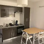 Апартаменты Mooney, 2 Rooms, Wi-fi, Garden Terrace Ла-Рошель