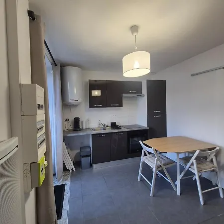 Mooney, 2 Rooms, Wi-fi, Garden Terrace Apartment *